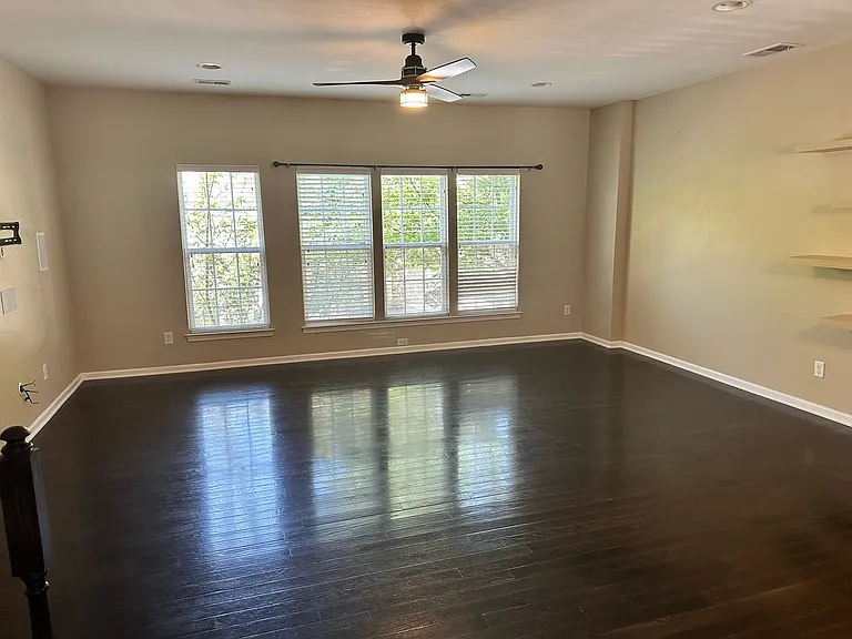 234 W Bland St — Photo 4