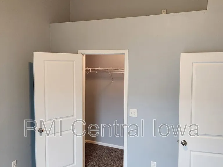 305 NE Kingwood — Photo 10