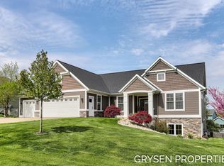 6808 City View Dr, Hudsonville, MI 49426