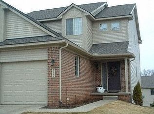 7122 Magnolia Ln #1, Waterford, MI 48327