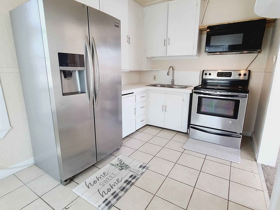 1st image of 704 1/2 SW Summit Ave