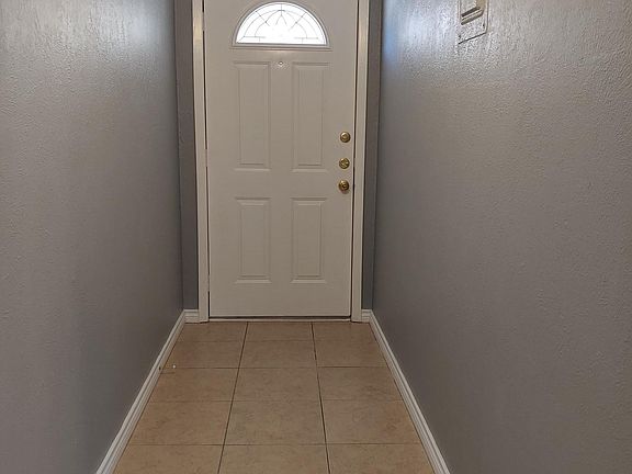 Entry hallway/foyer