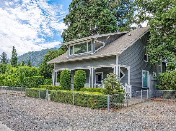 111 Cedar St, Rogue River, OR 97537