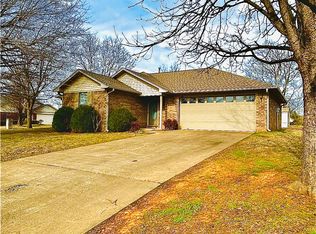 701 Appletree Ln, Clarksville, AR 72830