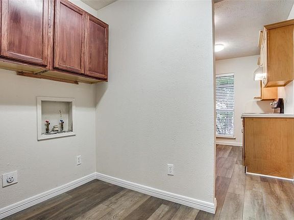 3rd image of 1208 Whitehall Dr