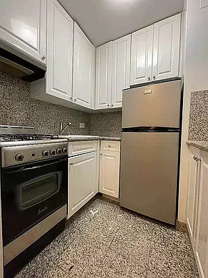 Rented by Bond New York | media 6