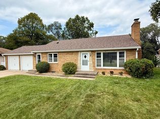 815 Sandhurst Dr W, Roseville, MN 55113