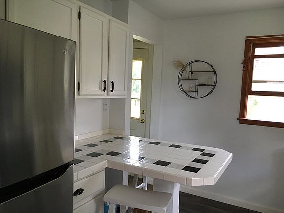 5th image of 2742 Bellwood Ave