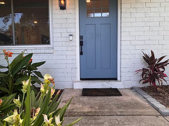 4th image of 10 Sandra Dr