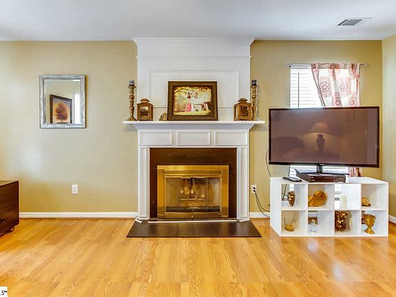 5th image of 55 Brockmore Dr