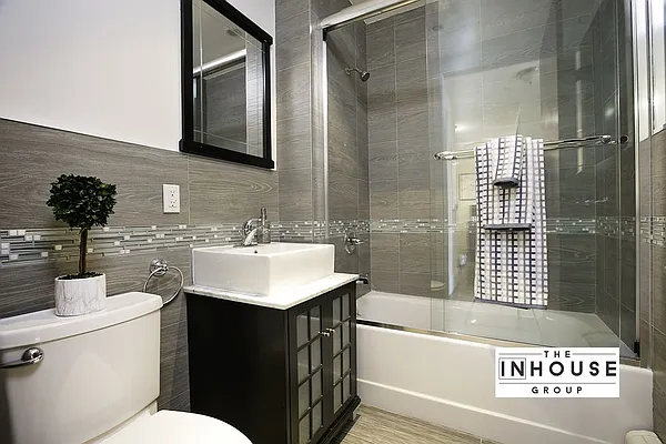 Rented by The InHouse Group | media 12