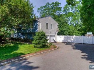 116 Burnham Rd, Morris Plains, NJ 07950