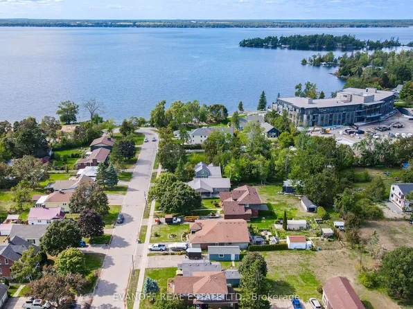 76 Bond St W, Kawartha Lakes, ON K0M 1N0