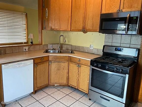 2nd image of 542 Carrier St NE