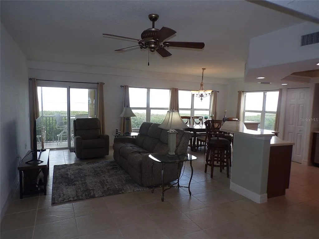 2 bed, 2.0 bath, 1530 sqft, $2,075 — Photo 2