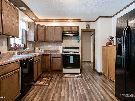 4th image of 8631 Byrne St