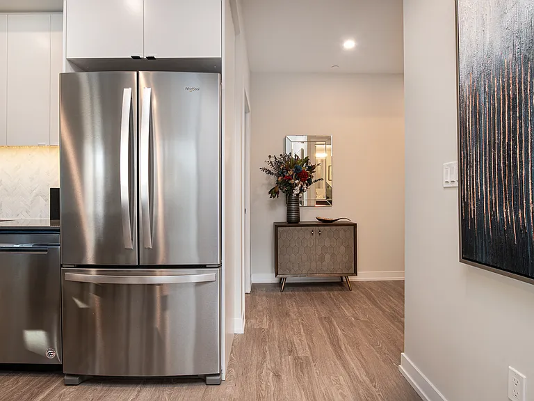 2475 Hurontario St — Photo 11