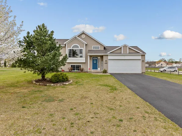 6188 Autumn Ridge Dr, Greenville, MI 48838