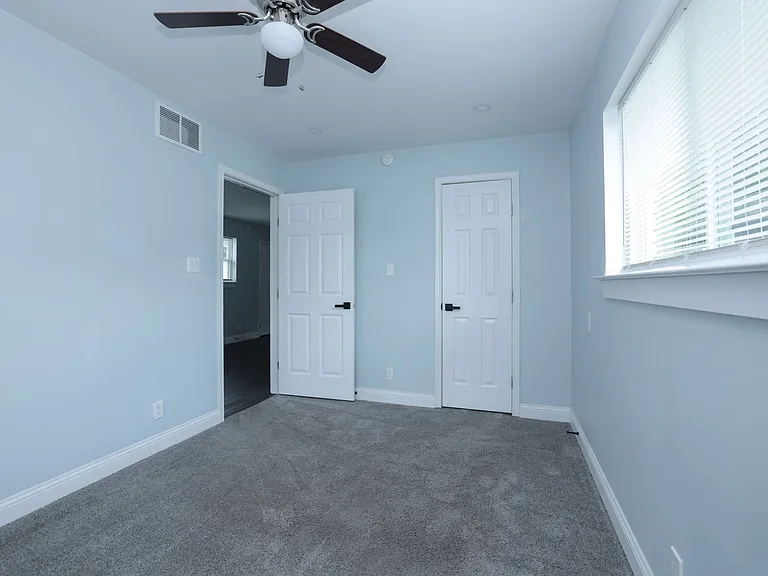 4120 Linn St #E — Photo 16