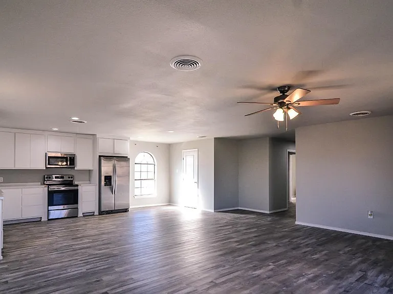 327 Hiracheta Dr — Photo 8