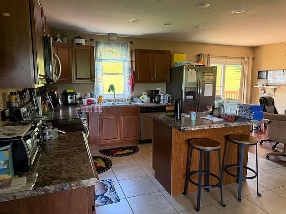 5th image of 72 Hillcrest Pl