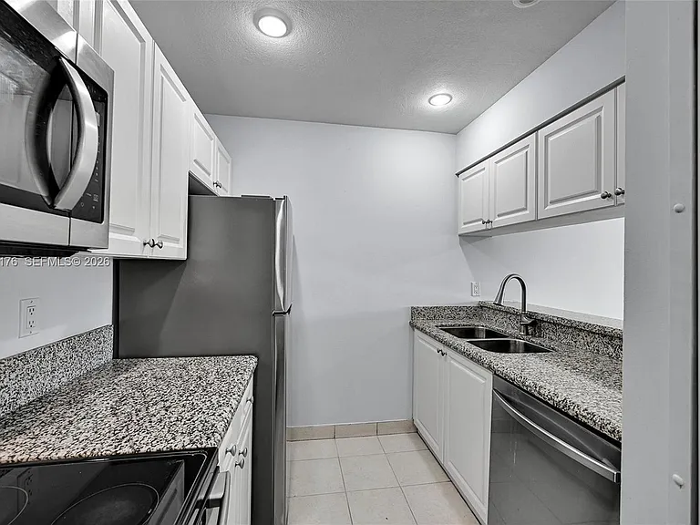 906 Twin Lakes Dr #8-J — Photo 16