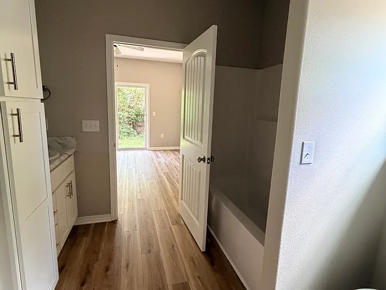 308 N E St — Photo 8