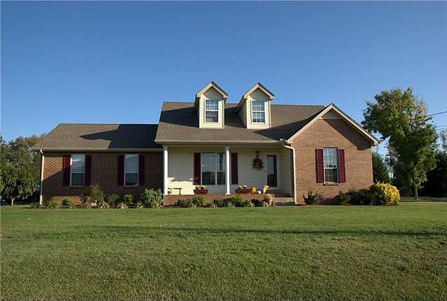 Cape Cod Style on 1.5 acres