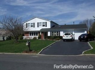 9 Arbor Ridge Ln, South Setauket, NY 11720