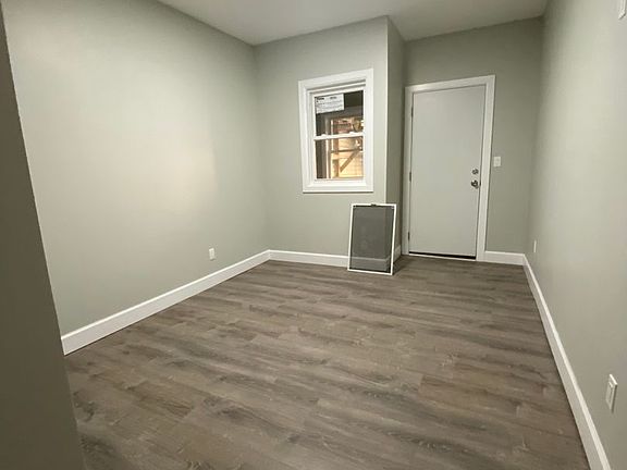 3rd image of 123 N Lake Ave #1