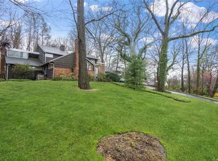 60 Spruce St, Roslyn, NY 11576