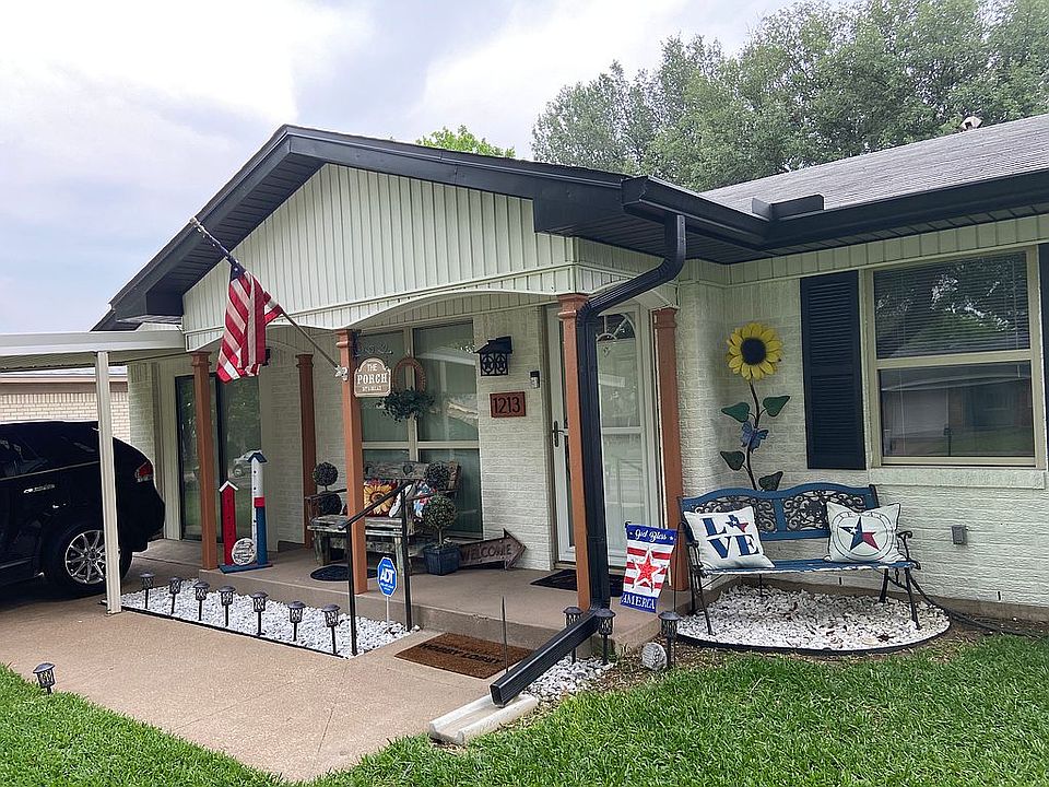 1st image of 1213 Royal Oaks Dr