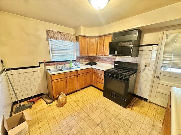 5th image of 7043 Manette Dr