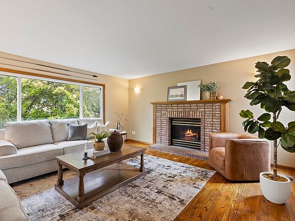 3rd image of 2718 Park Ct