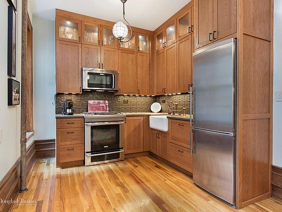 4th image of 237 W 109th St APT D