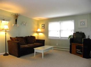11 Pine St APT 4, Newburyport, MA 01950