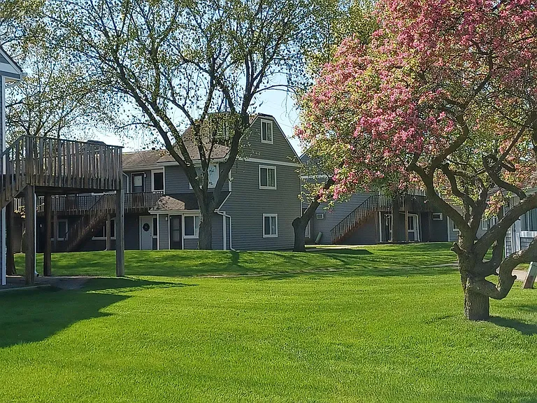 Bay Valley Harbor Apartments — Photo 17