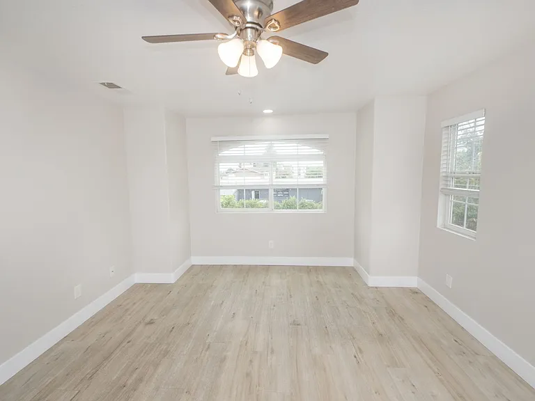 511 Stork St — Photo 23