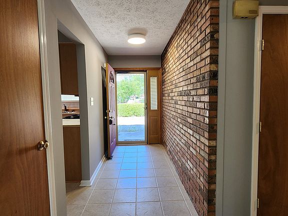 3rd image of 2631 Kay Ellen Dr