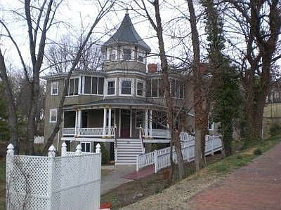 2nd image of 301 N Market St