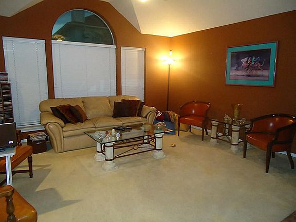 3rd image of 10110 Willow Crossing Dr