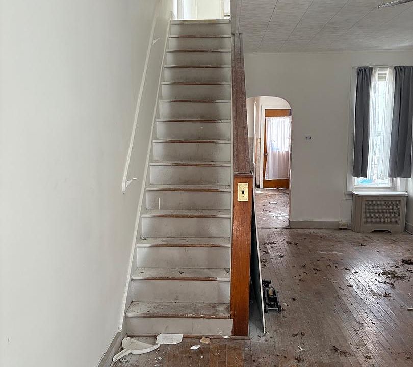 2nd image of 550 Wunder St