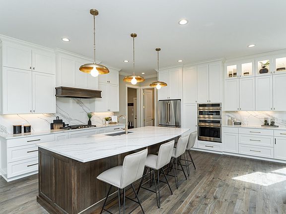 3rd image of 2764 Scenic Point Dr SW