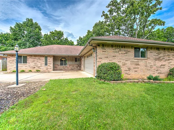 7 Shanklin Dr, Bella Vista, AR 72715