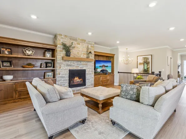 8014 Walnut Ln, Hamel, MN 55340