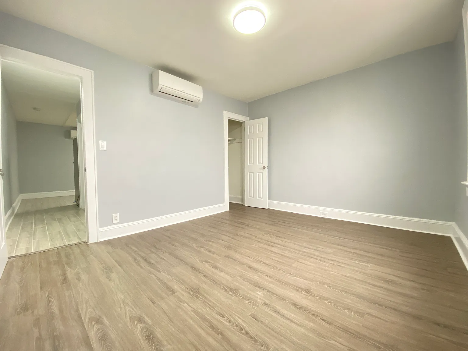 2 bed, 900 sqft, $2,200 — Photo 3