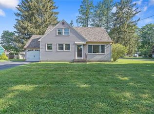 114 Elizabeth Dr, North Syracuse, NY 13212