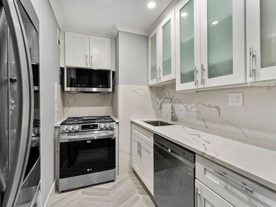 245 E 93rd St APT 2E, New York, NY, 10128