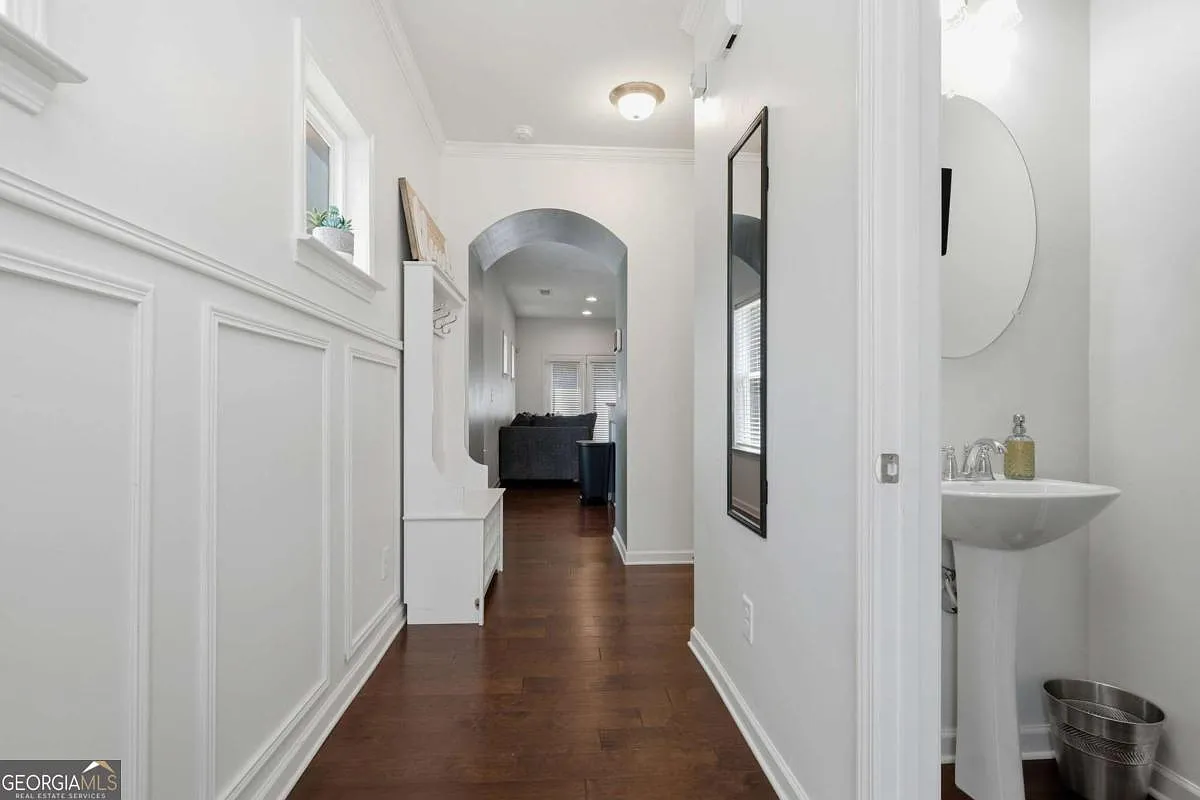 3 bed, 2.5 bath, $2,150 — Photo 2