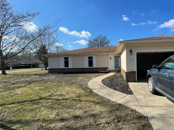 3200 Suncrest Dr, Danville, IL 61832